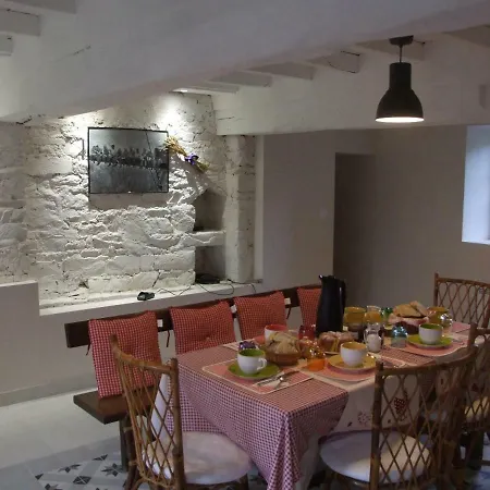 Les Gouleries 住宿加早餐酒店 Dangy